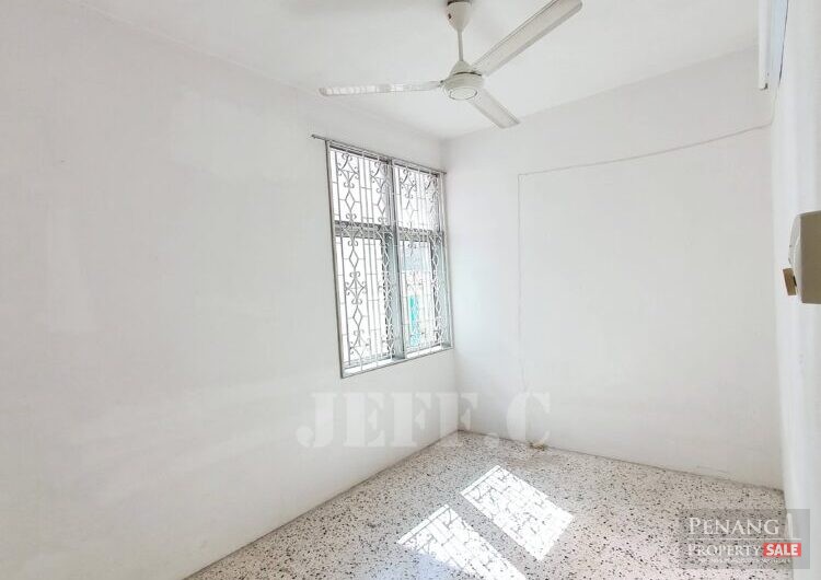 TERRACE 2 STOREY AT KEBUN NYOR ONLY RM500 PSF GEORGETOWN 2500SF 4 ROOMS RENOVATED