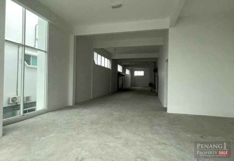 FACTORY RENT 3 STOREY AT JALAN PERMATANG DAMAR LAUT FACING MAIN ROAD