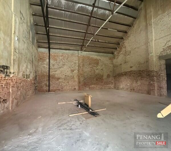 SHOP LOT RENT WAREHOUSE TYPE HIGH CEILING RARE IN MARKET