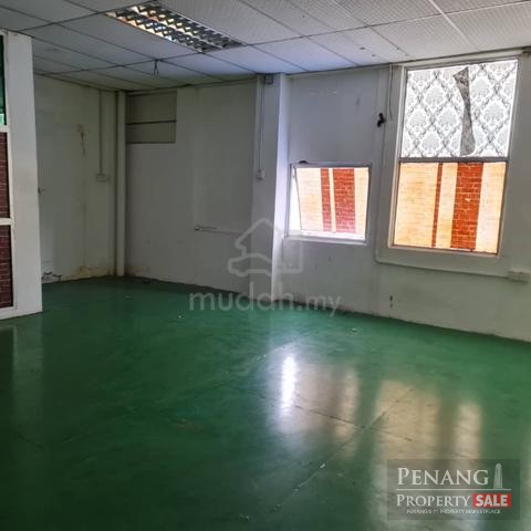 1.5 storey semi detached factory@warehouse for rent