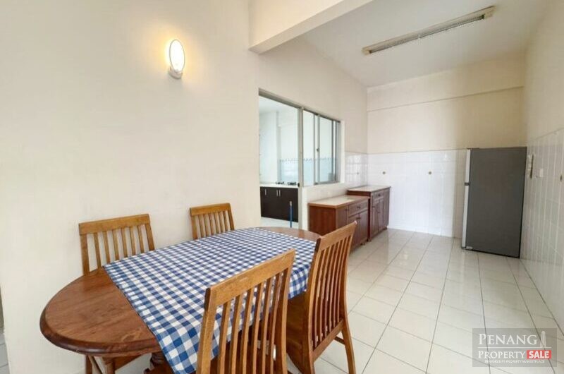 Putra Place Poolview Nice units near QueensbayMall Bayan Lepas