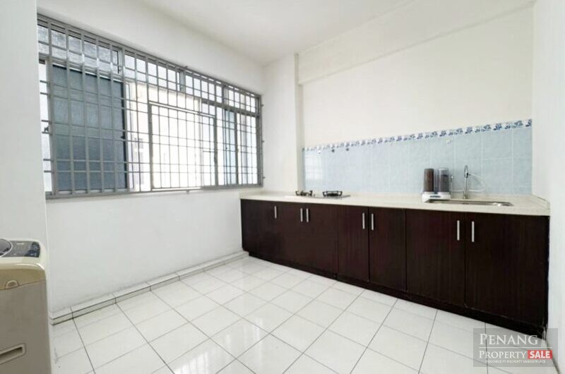 Putra Place Poolview Nice units near QueensbayMall Bayan Lepas