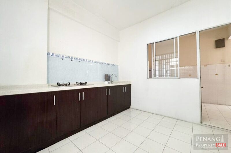 Putra Place Poolview Nice units near QueensbayMall Bayan Lepas