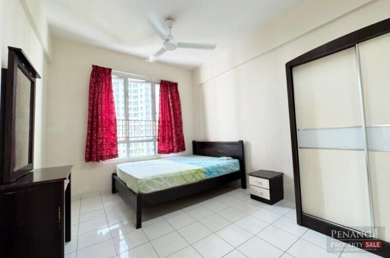 Putra Place Poolview Nice units near QueensbayMall Bayan Lepas