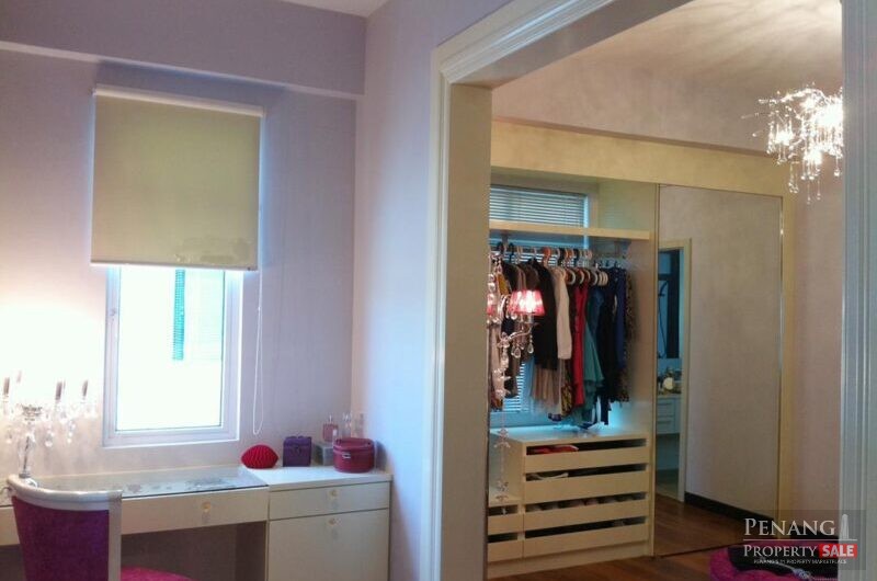 Elegant BayStar Condo – Queensbay Mall