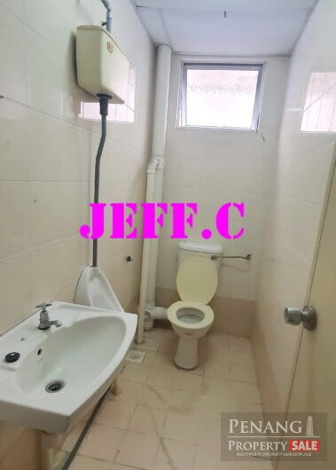 Farlim Office Lot 2nd floor with 5 Partition rooms 1600sf Carpeted