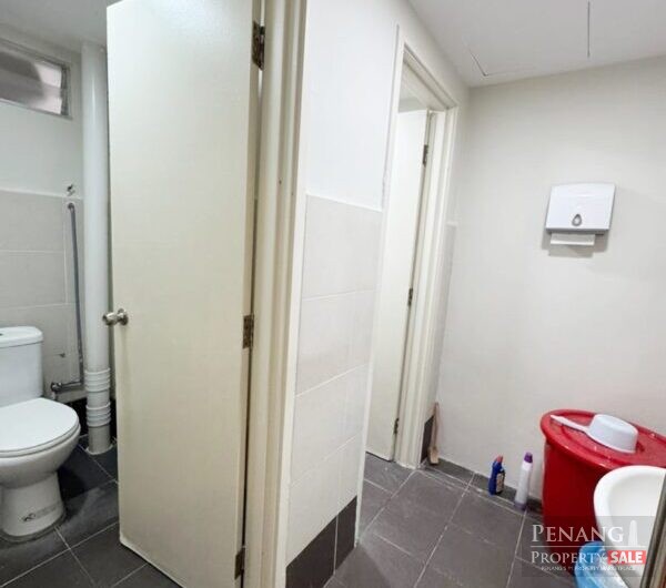 Elit avenue Bayan Baru Office Lot 1300sf First Floor face main road Renovated