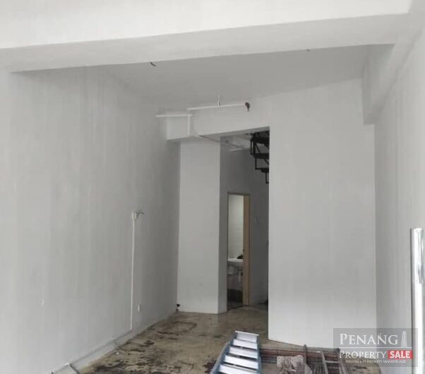 Ground floor Retail shop with mezzanine floor Sunteh Bayan Baru 650sf