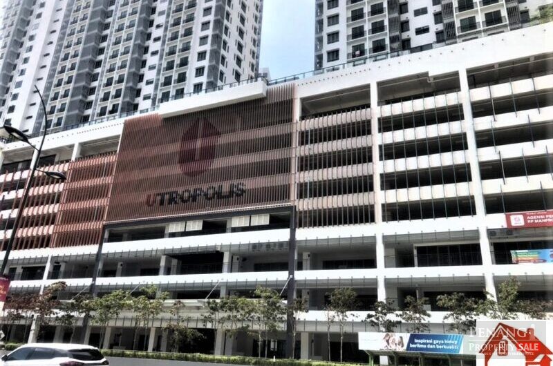 Utropolis, rental Shop, strategic location, corner unit, next to escalators
