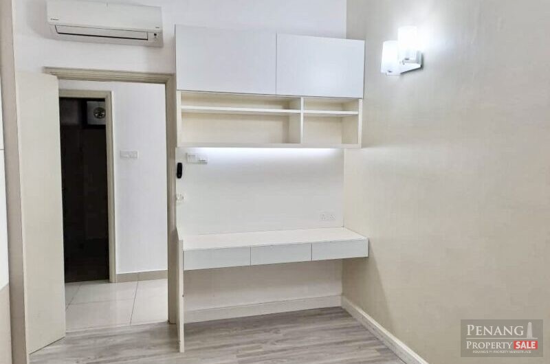 Renovated Corner Skycube Residence with 2 Carparks. Well Maintained!