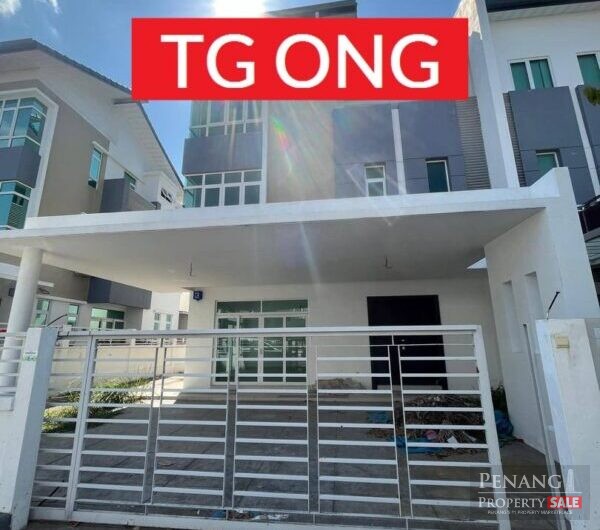 Hot Units Rare in Market  3 Storey Semi D Near Queensbay