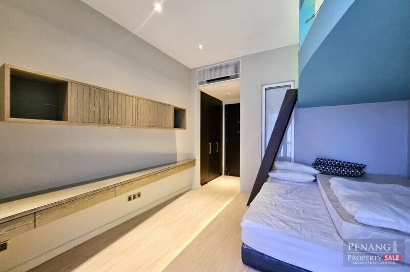 2 Bedrooms Suite Quayside Condo with Seaview, 2 Carparks, Nice Reno