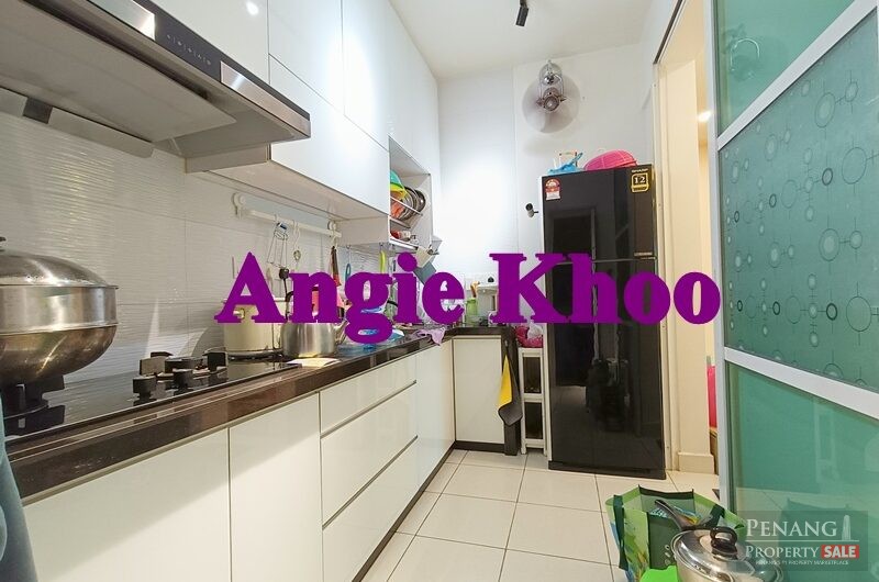 One Foresta 900sf Fully Renovated 2 Side by Side car park beside Lift