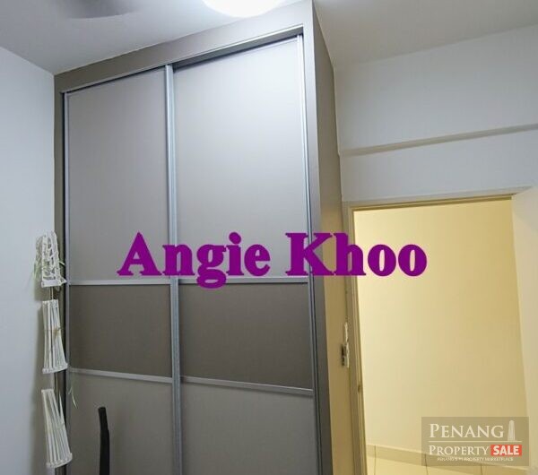 One Foresta 900sf Fully Renovated 2 Side by Side car park beside Lift