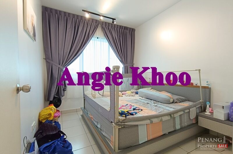 One Foresta 900sf Fully Renovated 2 Side by Side car park beside Lift