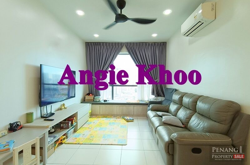 One Foresta 900sf Fully Renovated 2 Side by Side car park beside Lift