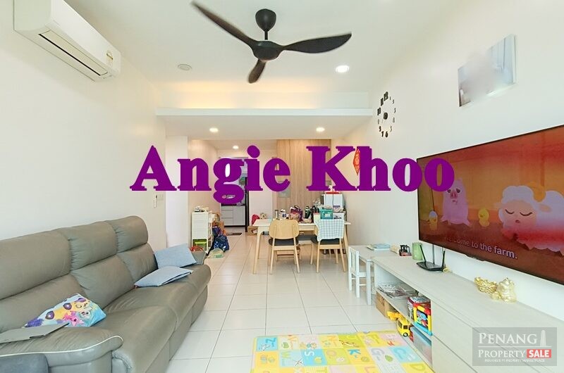 One Foresta 900sf Fully Renovated 2 Side by Side car park beside Lift