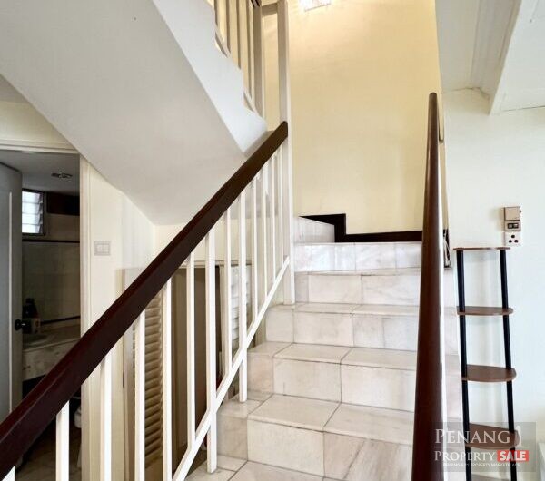 3 Storey Penthhouse at Desa Mar Vista with 3 Carparks and Fully Seaview