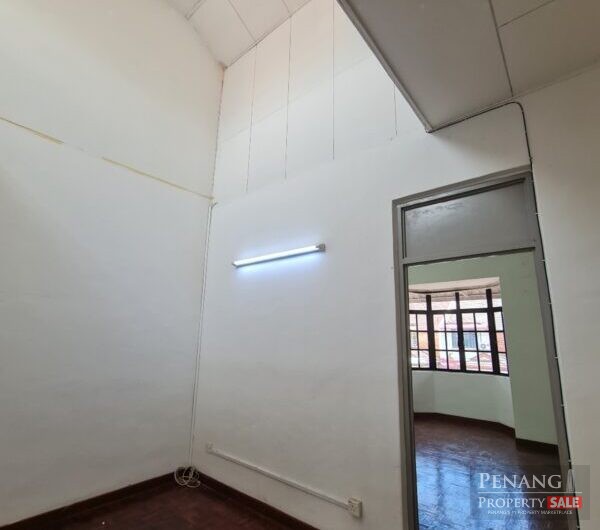 Double Storey Terrace Near Queensbay, Suntech, Krystal Point For Rent