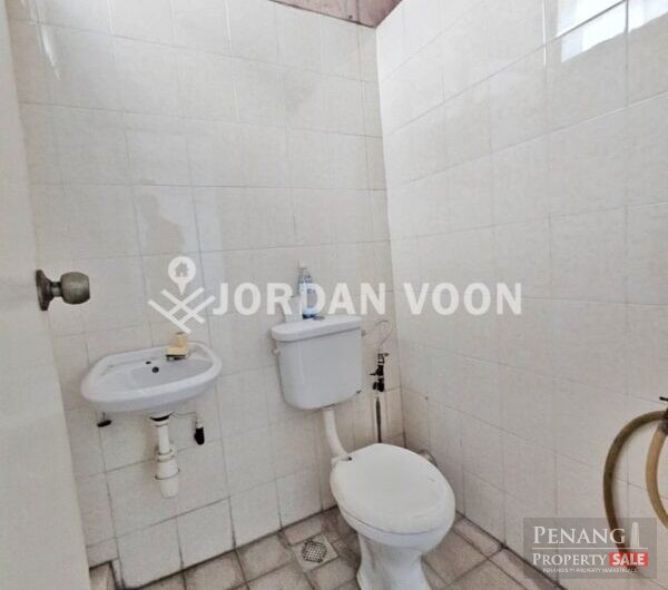 Raja Uda Office 2nd Floor Office Slight Furnish, Hot Area Face Main Road