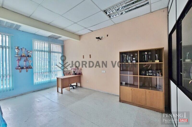 Raja Uda Office 2nd Floor Office Slight Furnish, Hot Area Face Main Road