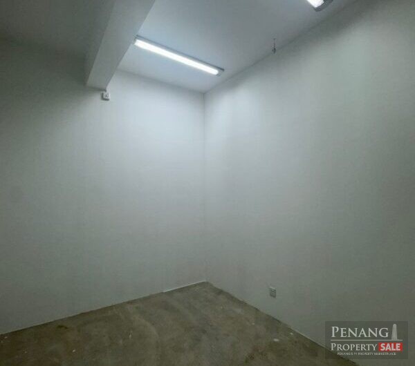 2nd floor Shop lot Arena Curve Bayan Baru【Face Main Road】1100sf
