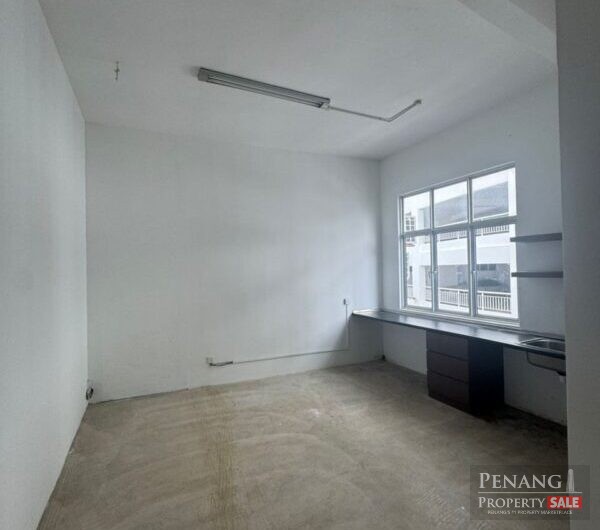 2nd floor Shop lot Arena Curve Bayan Baru【Face Main Road】1100sf