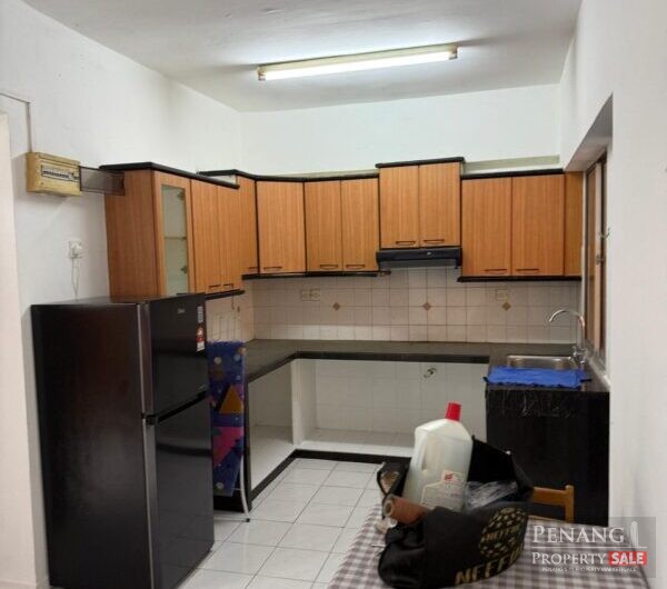 Condo Near Queensbay Mall! Fully Furnished Villa Emas