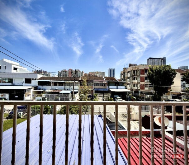 End-Lot Double-Storey Terraced House in Jelutong