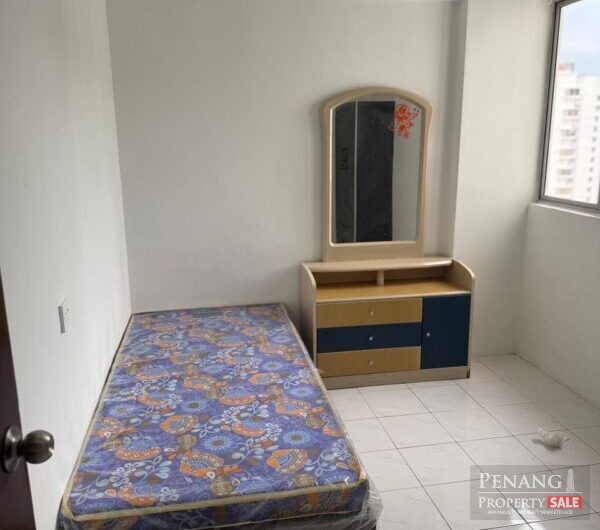 Condo Near Queensbay Mall! Fully Furnished Villa Emas