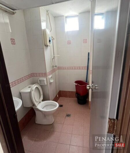 Condo Near Queensbay Mall! Fully Furnished Villa Emas