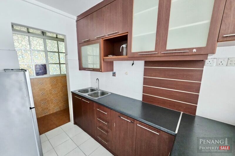 Renovated University Place with 1 Carpark