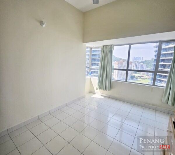 Renovated University Place with 1 Carpark