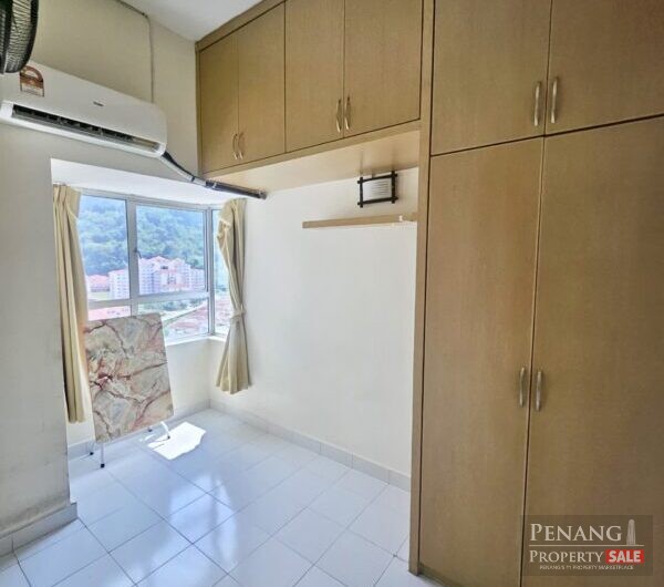 Renovated University Place with 1 Carpark