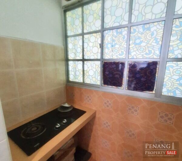 Renovated University Place with 1 Carpark