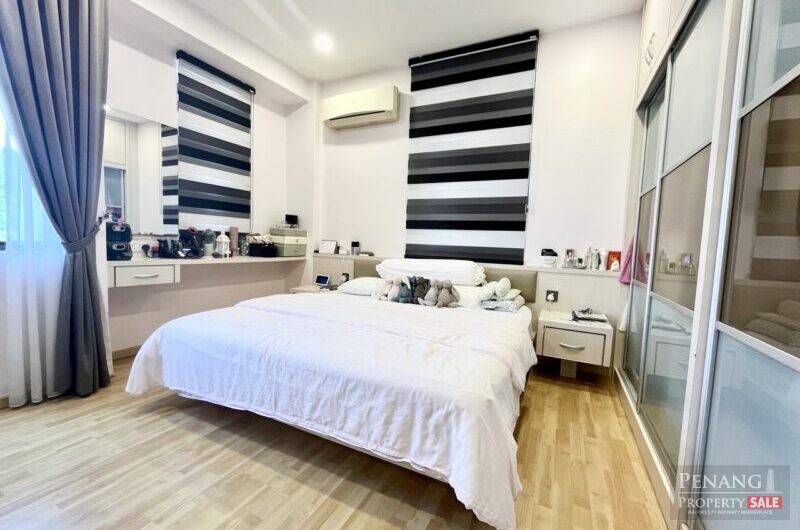 Renovated Palm Palladium with 2 Side By Side Carparks, Great Value Buy