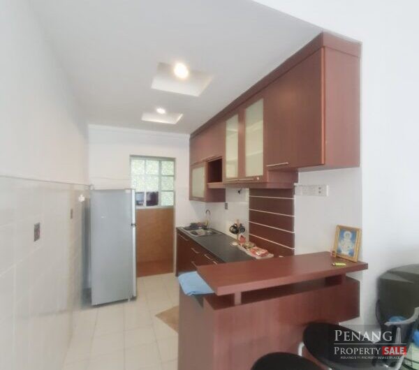 Renovated University Place with 1 Carpark