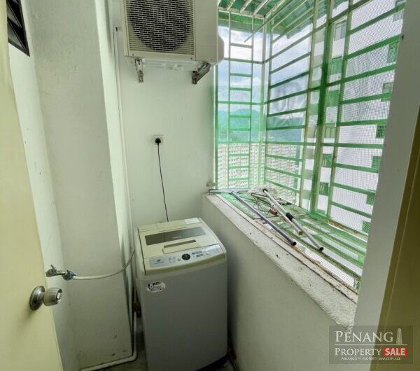 Corner Unit! Renovated Eden Seaview Condo