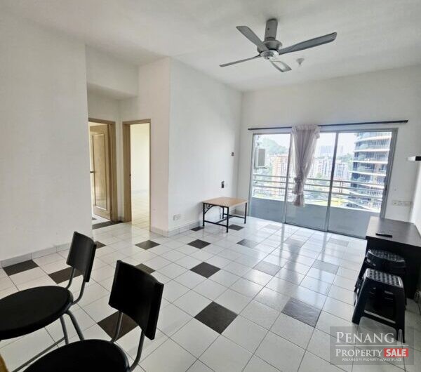 Renovated University Place with 1 Carpark