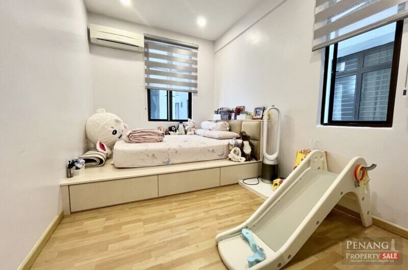 Renovated Palm Palladium with 2 Side By Side Carparks, Great Value Buy