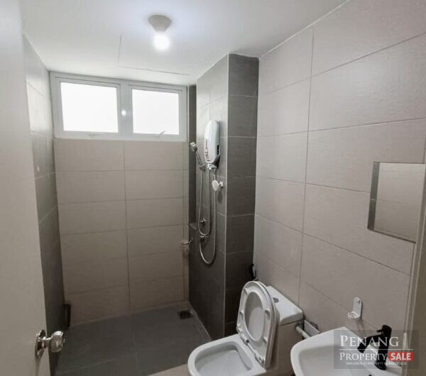 Renovated Gardens Ville Condo with 2 Carparks