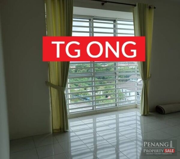 Kelisa near Evoke Meritus Walking to Hospital