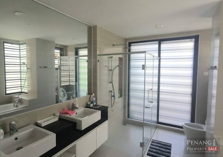 Jalan Bayu Triple Storey Semi-D, Batu Ferringhi