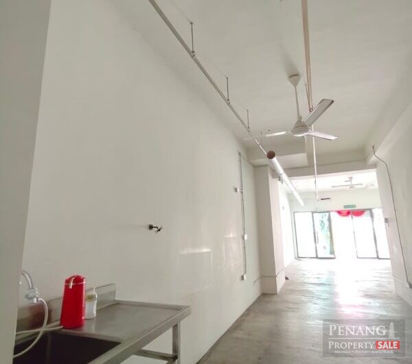 Shop lot @  Utropolis Commercial Suite