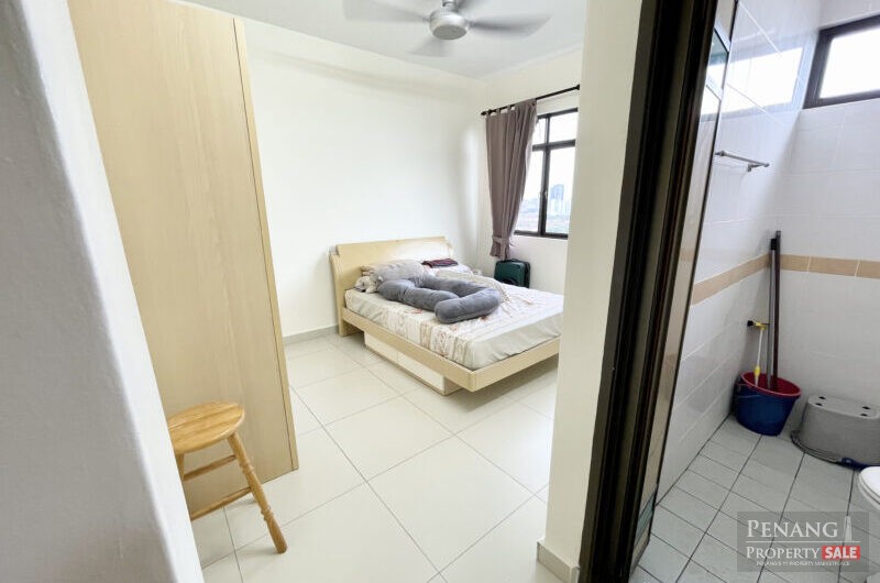 Freehold, Renovated Vistaria Condo with 1 Carpark