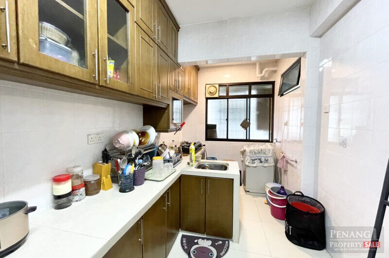 Freehold, Renovated Vistaria Condo with 1 Carpark