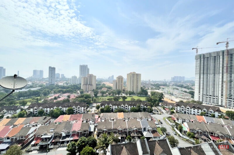 Worth Buy! Renovated Mutiara Place, Low Density and Well Maintained