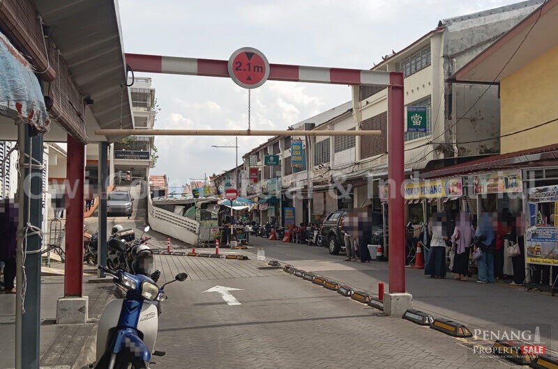 Refurbished Shophouse with Easy Parking Access near Chowrasta Market