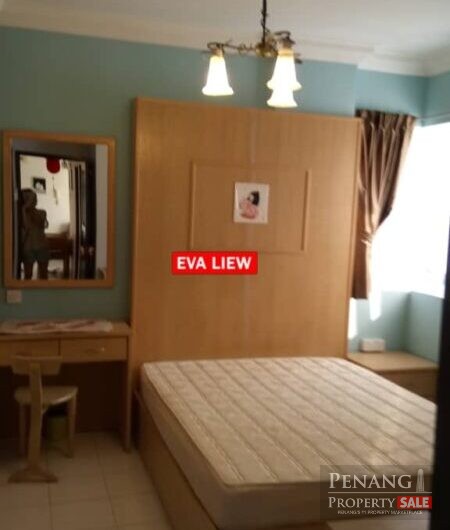 Villa Emas Queensbay Mall area Corner High Floor Seaview Well Conditio