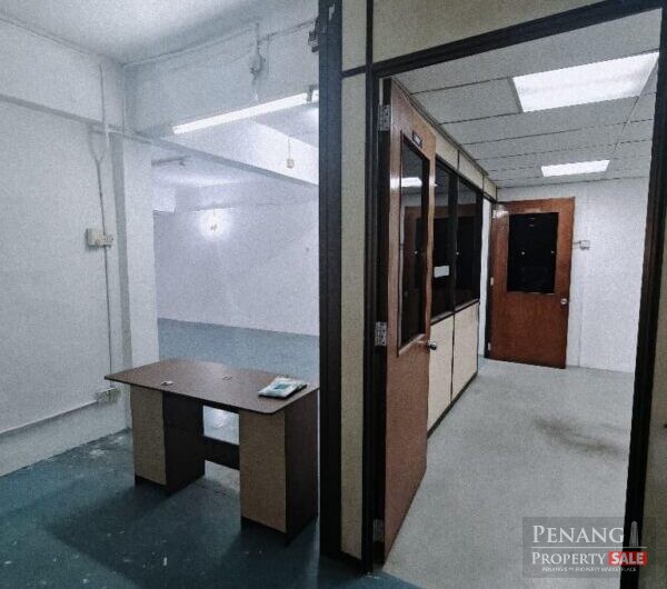 (FACING MAINROAD) First Floor Shoplot opposite Giant Bayan Baru For RENT